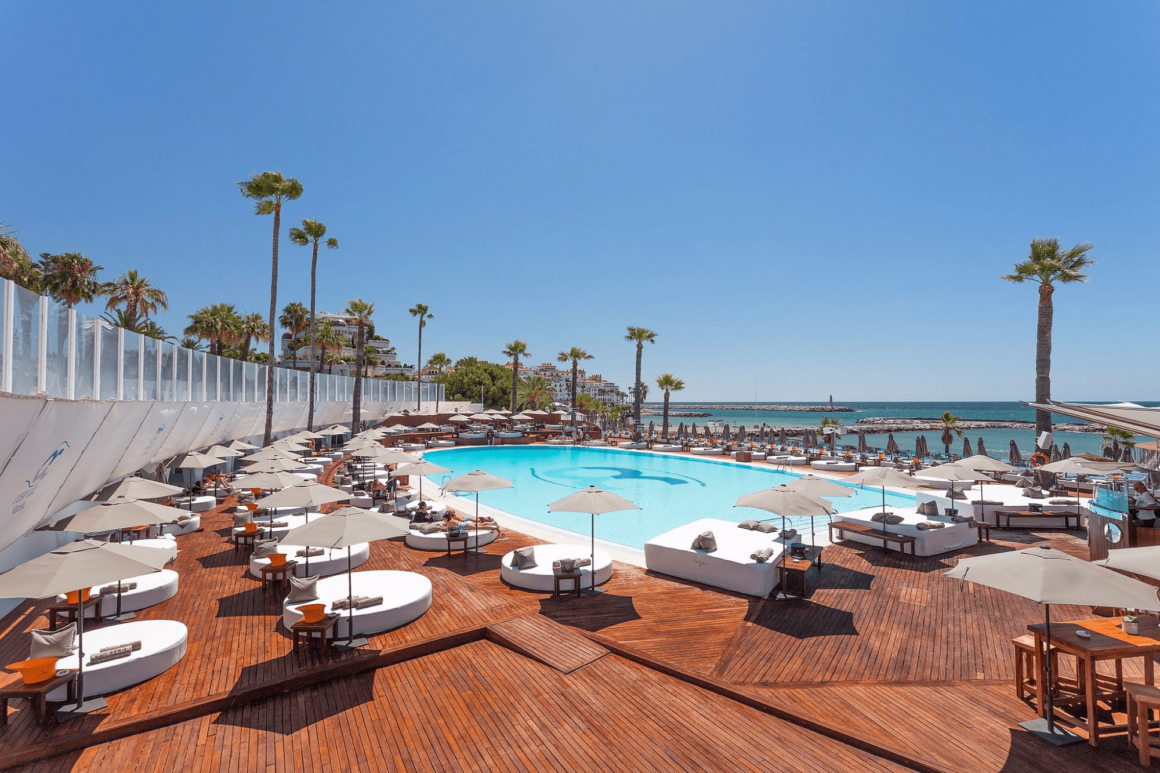 Prachtige locatie aan het strand: Marbella Ocean Club - Zwembaden, luxe en feestelijke sfeer